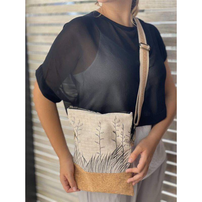 Jo Luping Harakeke Black On Natural Cork Fabric Bag image number 3